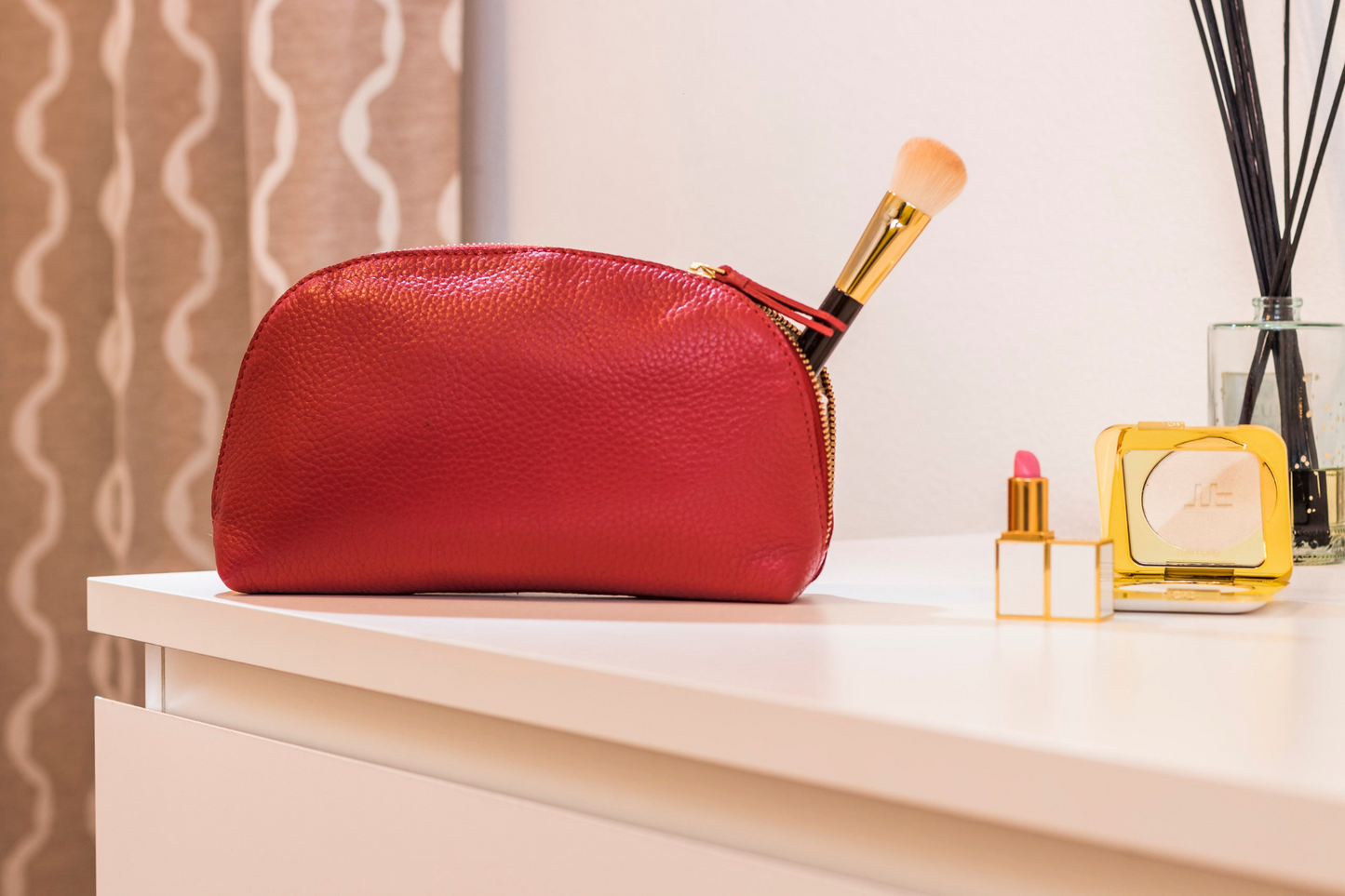 Travel Case Medium | Genuine Pebble Leather | Zipper Closure