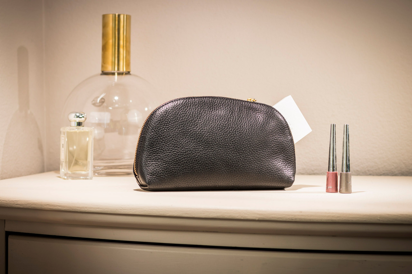 Travel Case Medium | Genuine Pebble Leather | Zipper Closure