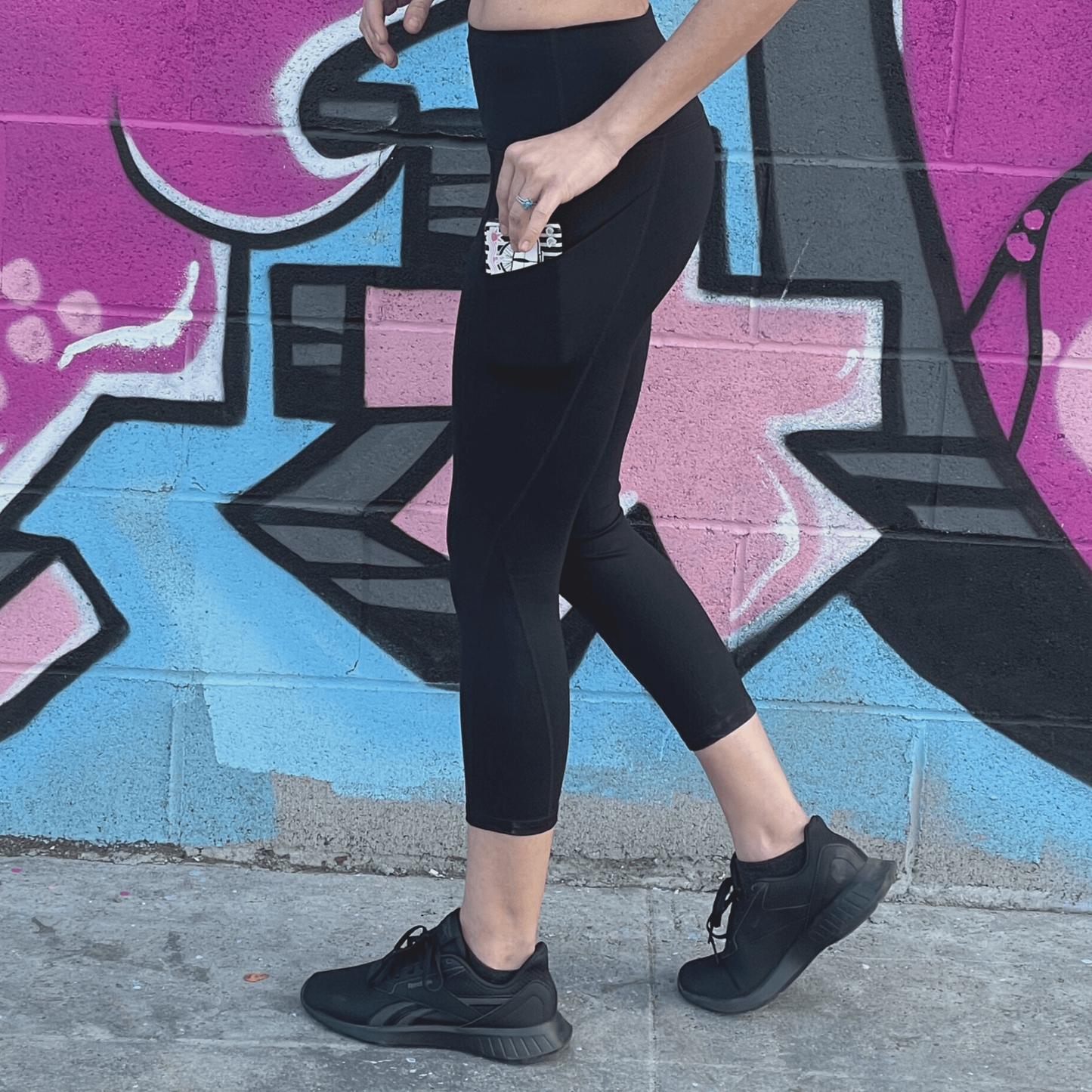 Seajoy Athletic High-Waisted Capri Leggings with Hip Pockets - Comfortable and Stylish Activewear for Women