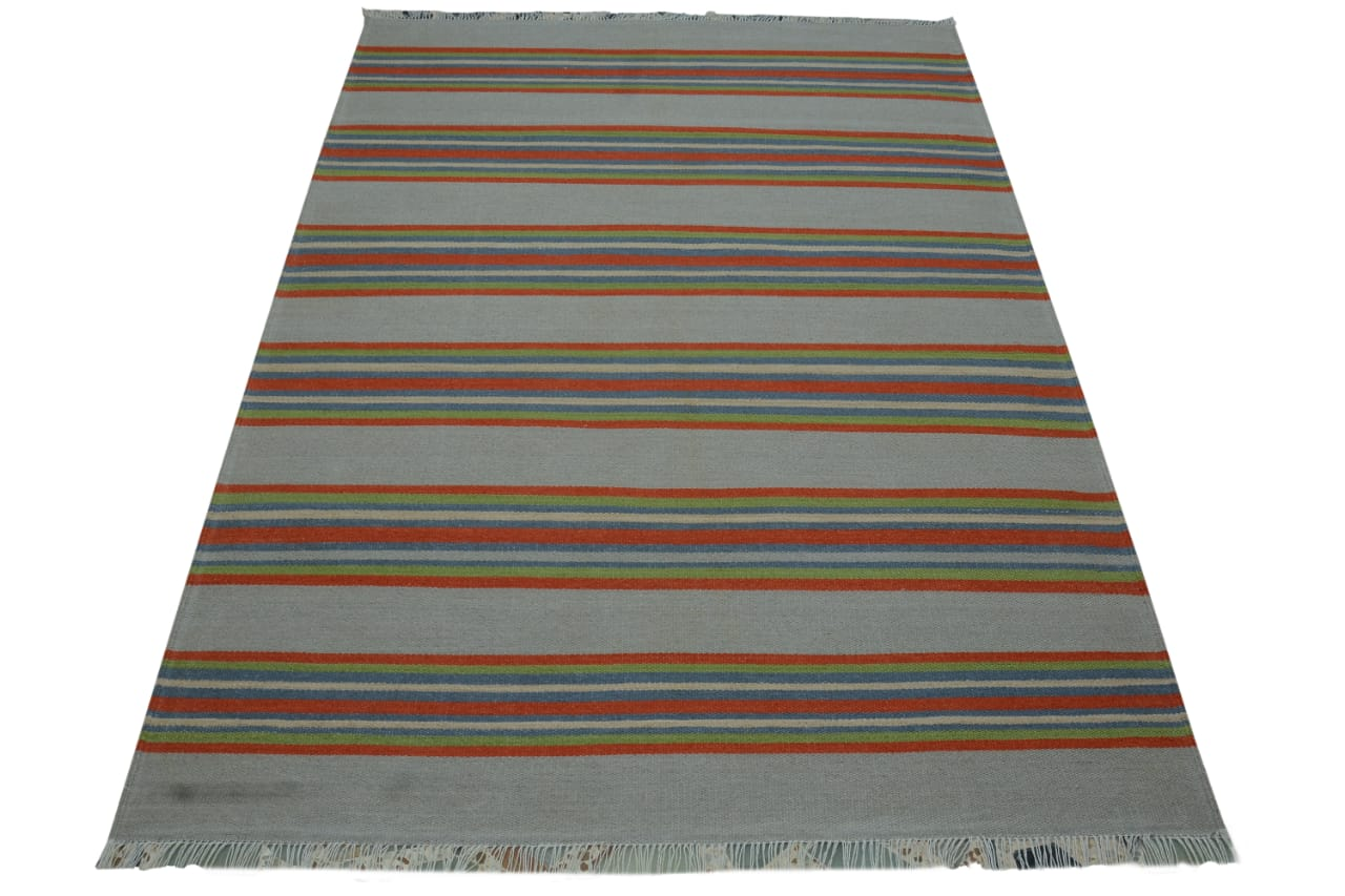 Classic Handmade Woolen Solid Kilim Rugs - Beautiful and Durable Rugs for Any Interior