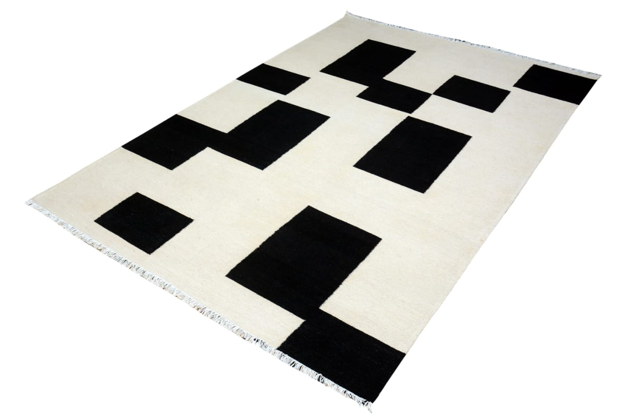 Handmade Black and White Kilim Rug | Woolen Carpet | Fybernots