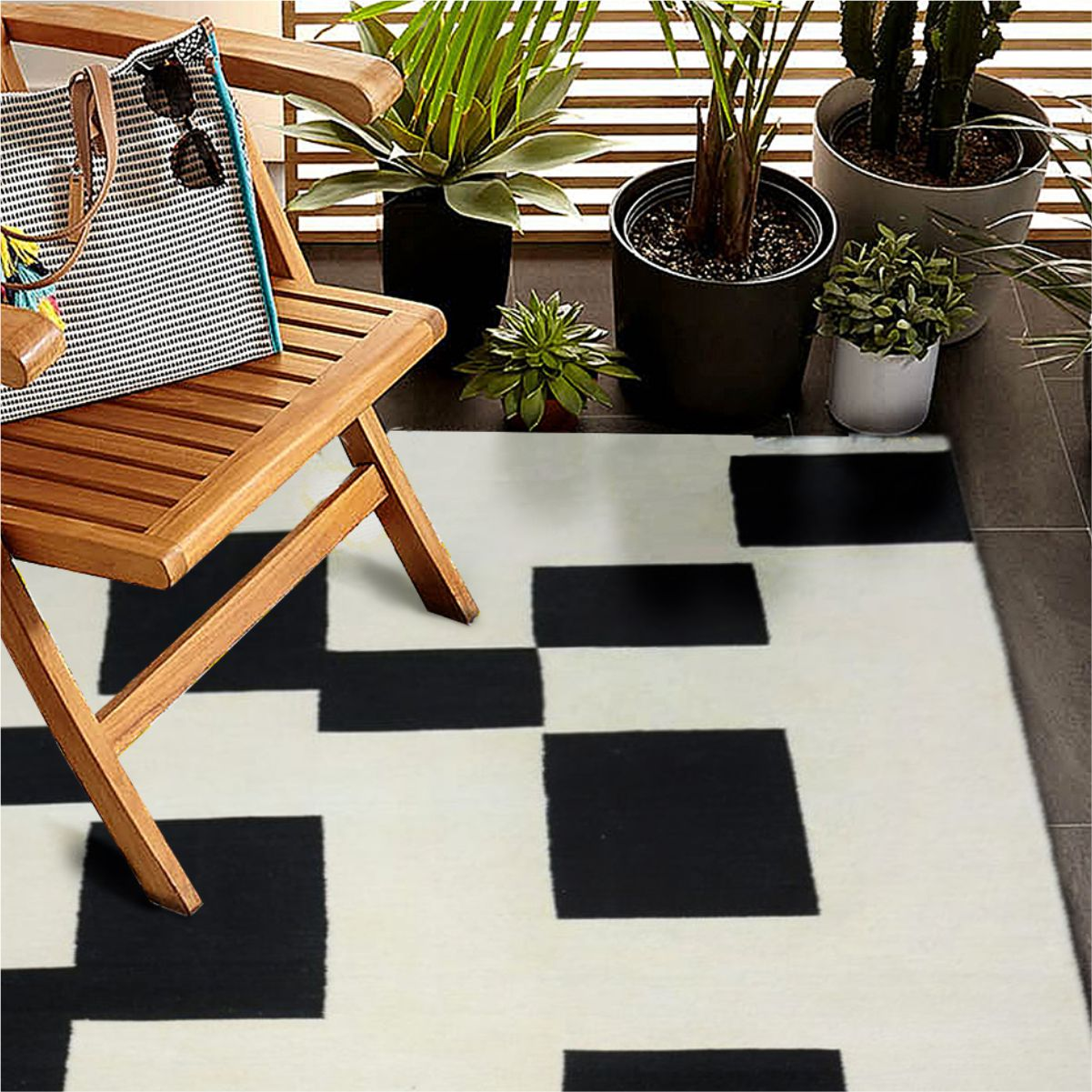 Handmade Black and White Kilim Rug | Woolen Carpet | Fybernots