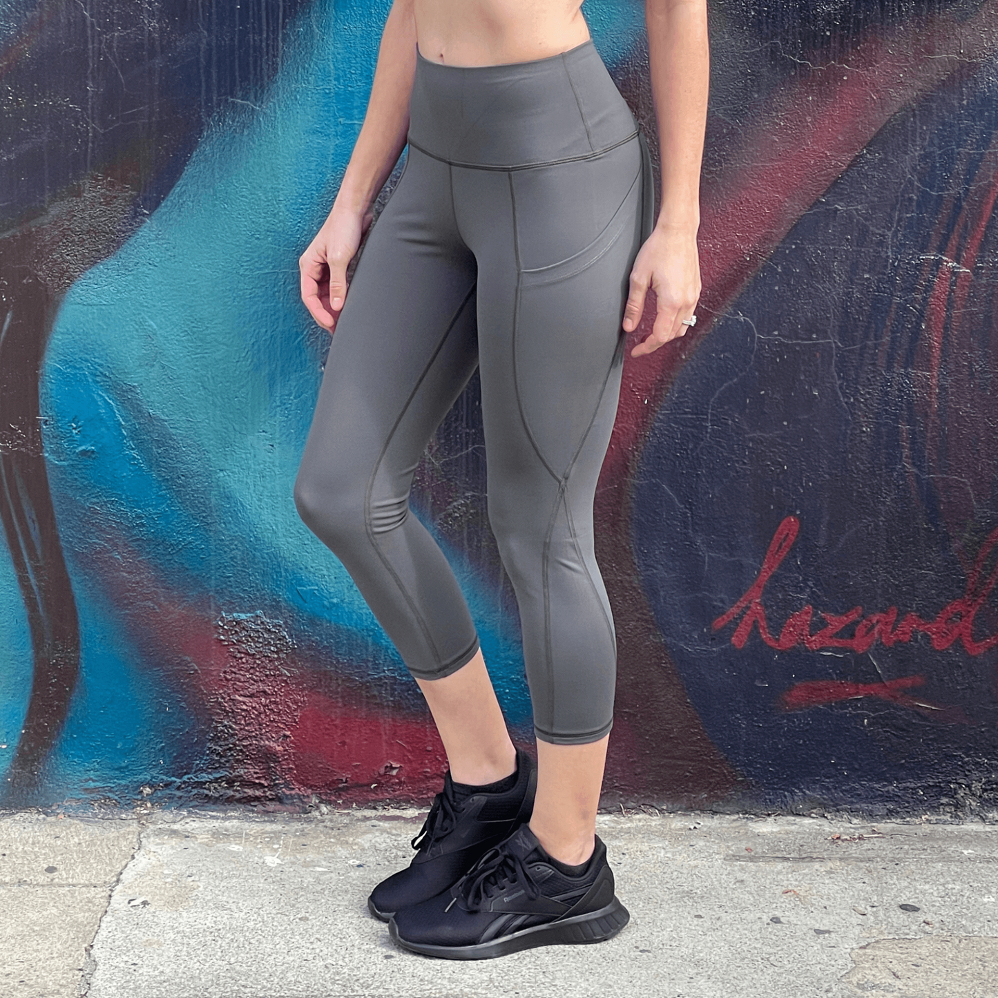 Seajoy Athletic High-Waisted Capri Leggings with Hip Pockets - Comfortable and Stylish Activewear for Women